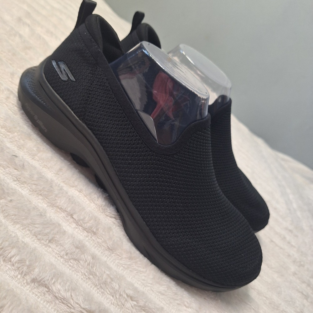 Skechers GoWalk 7 Slip On Mesh Shoes Womens 10W Black GOGA MAT Hyper Pillars